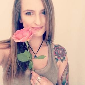 Meet your Posher, Caitlin